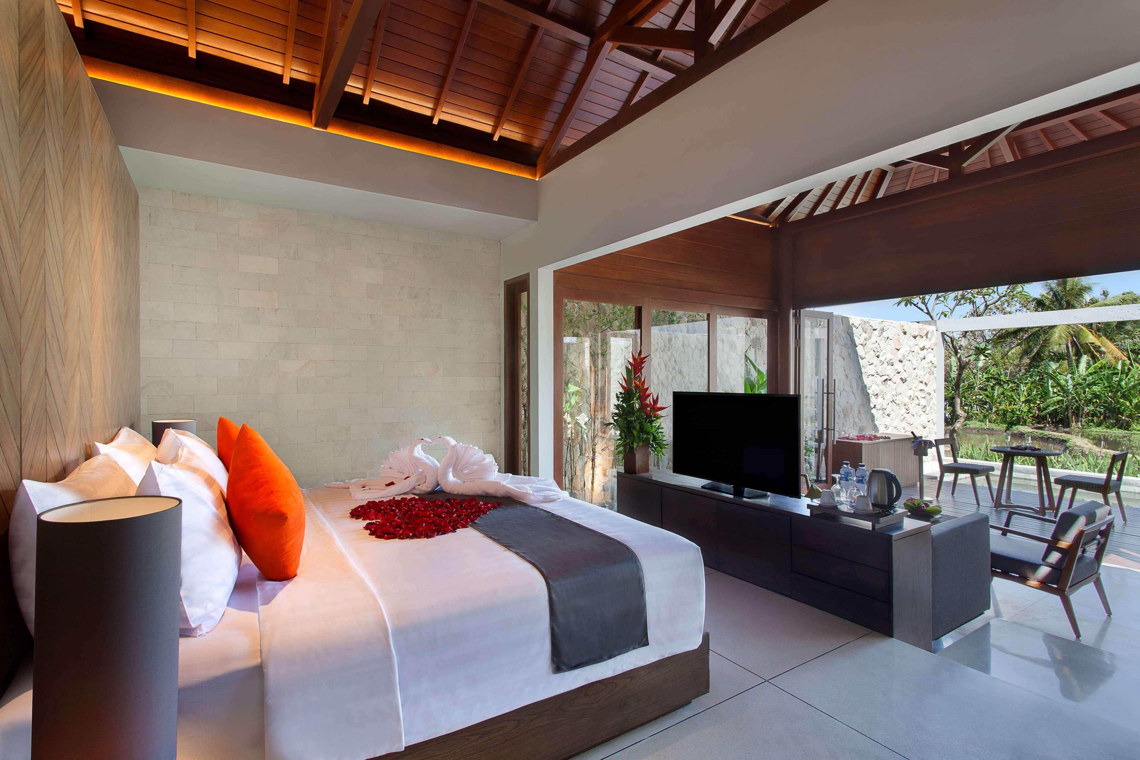 Siyut Wyndham Tamansari Jivva Resort Bali מראה חיצוני תמונה A bedroom at the W Retreats & Spa, Phuket