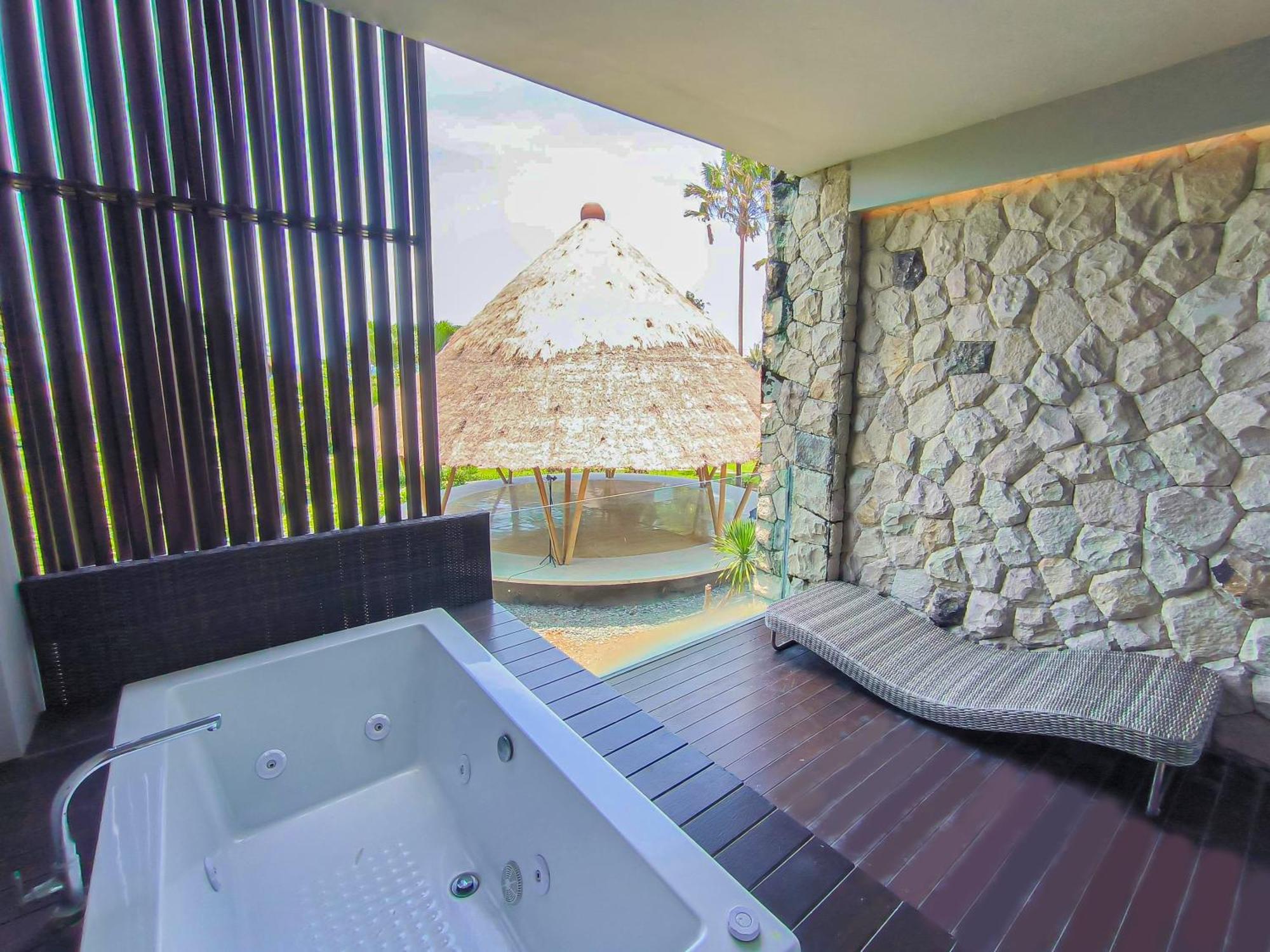 Siyut Wyndham Tamansari Jivva Resort Bali מראה חיצוני תמונה A private onsen in Japan