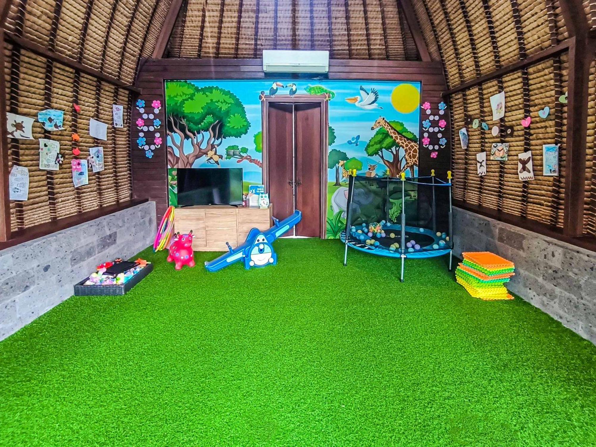 Siyut Wyndham Tamansari Jivva Resort Bali מראה חיצוני תמונה The interior of the children's play area