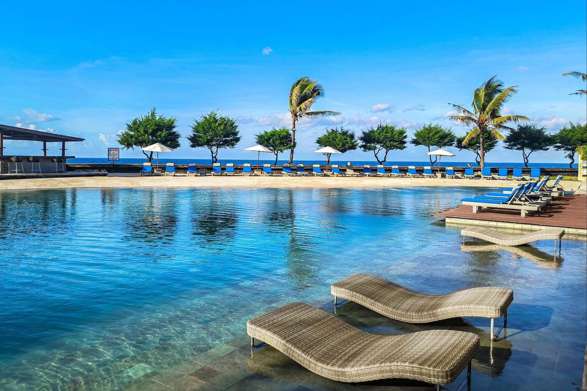 Siyut Wyndham Tamansari Jivva Resort Bali מראה חיצוני תמונה The beach at the hotel